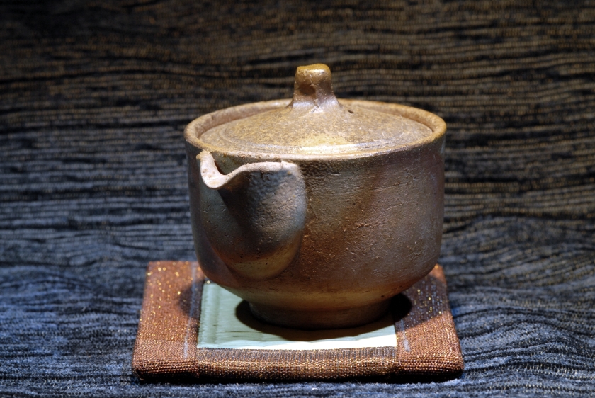 Kodo Kamura bizen teáskanna